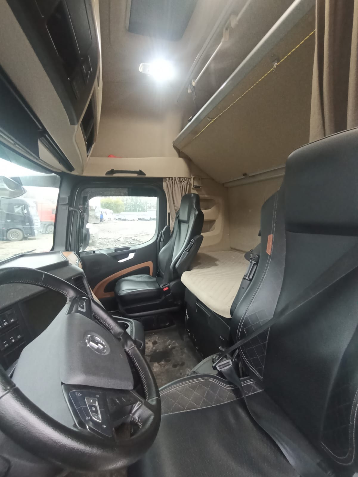 Shacman (Shaanxi) SX* 4x2 Седельный тягач 2023 г. - фото 4