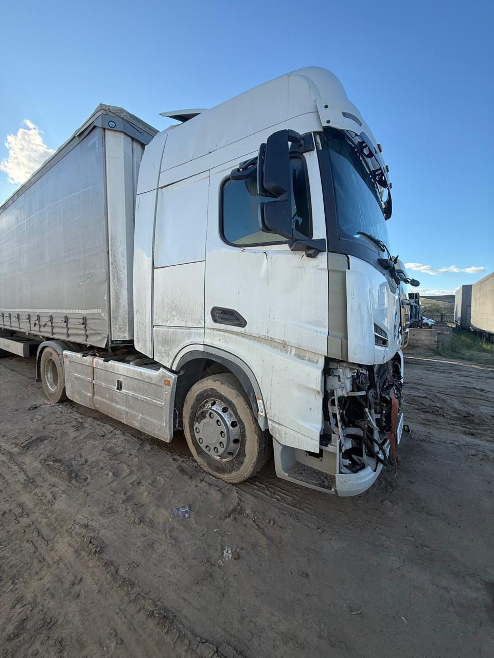 Shacman (Shaanxi) SX* 4x2 Седельный тягач 2023 г. - фото 4