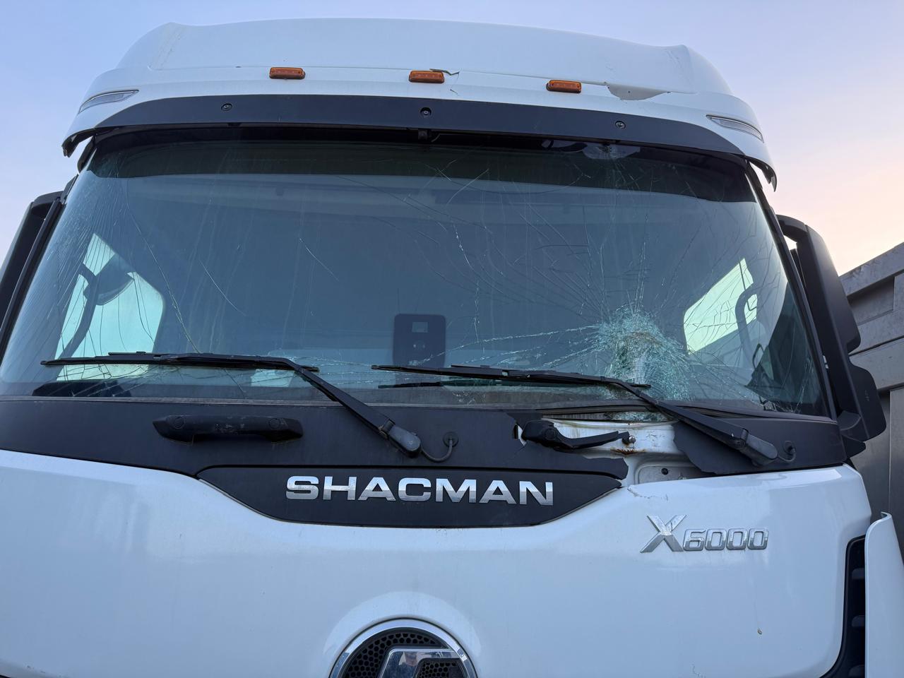 Shacman (Shaanxi) SX* 4x2 Седельный тягач 2023 г. - фото 11