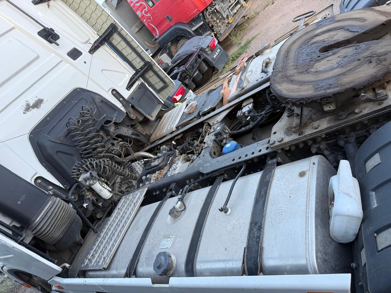 Shacman (Shaanxi) SX* 4x2 Седельный тягач 2023 г. - фото 18