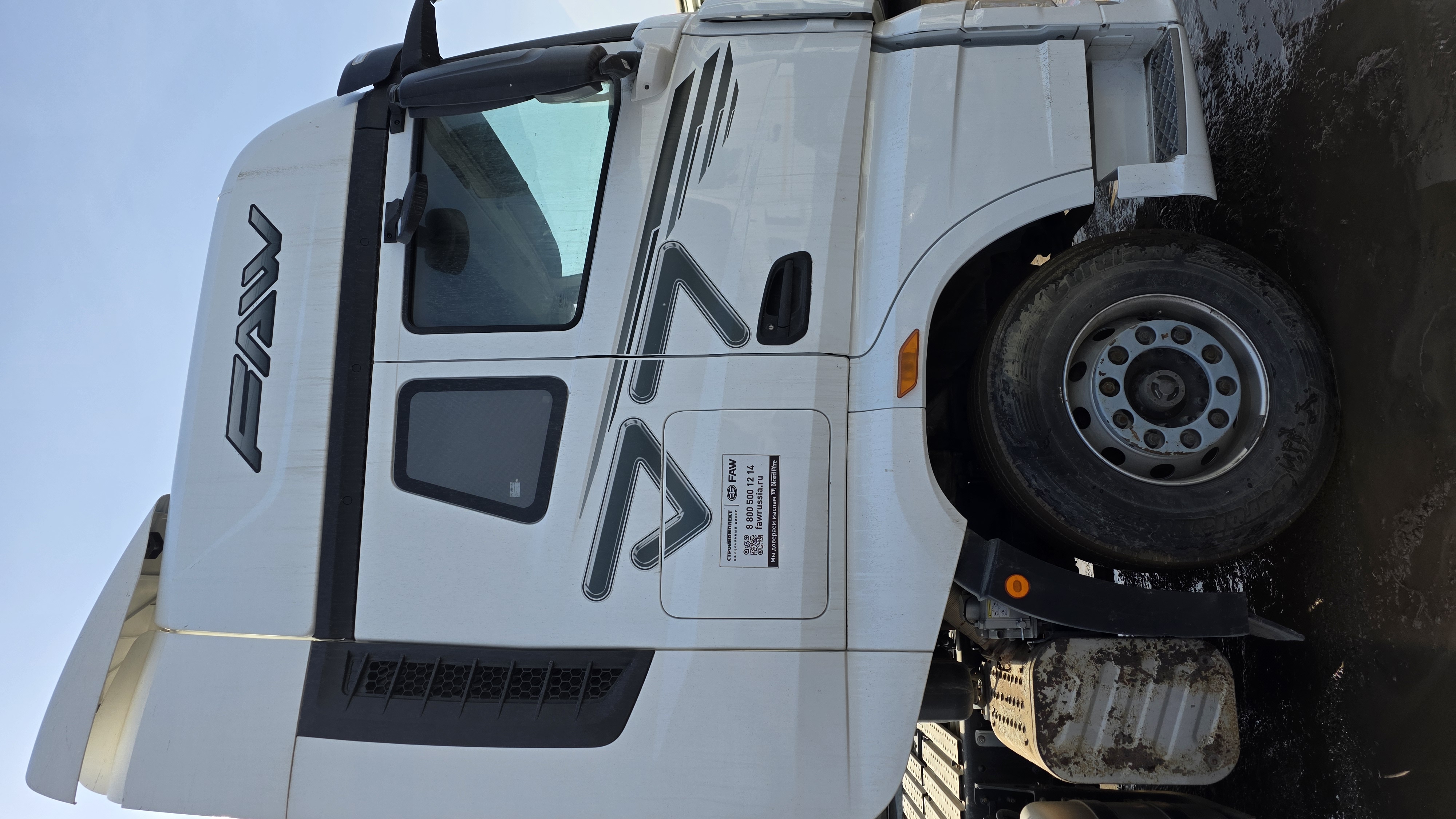 FAW J7 6x4 Седельный тягач 2023 г. - фото 9