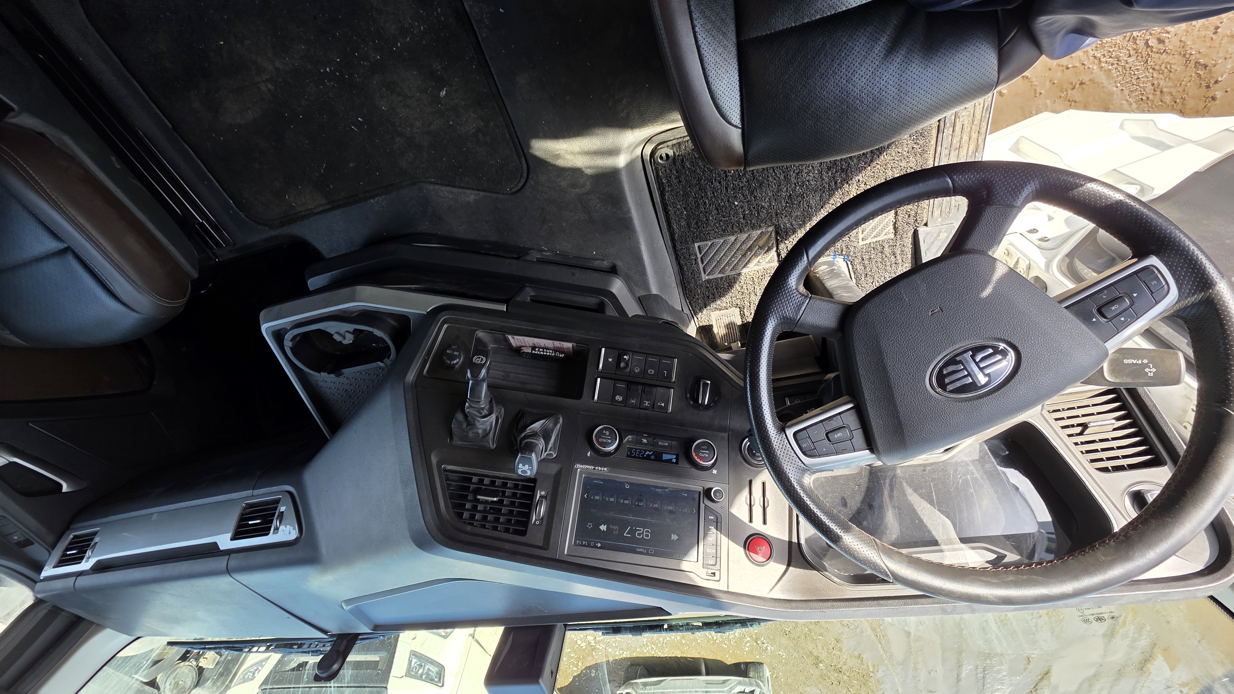 FAW J7 6x4 Седельный тягач 2023 г. - фото 12