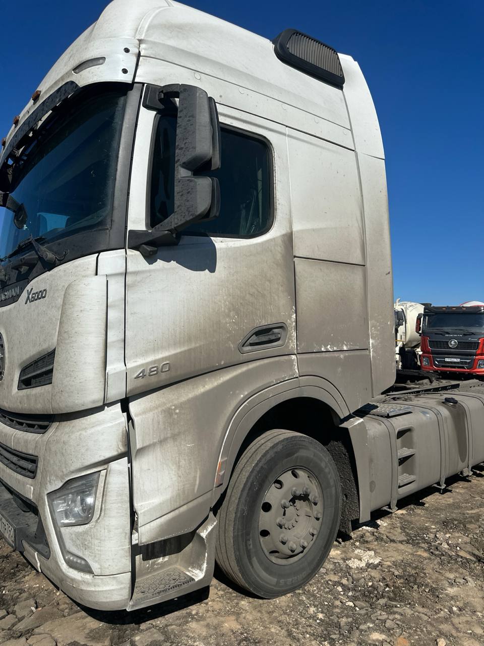 Shacman (Shaanxi) SX* 4x2 Седельный тягач 2023 г. - фото 3