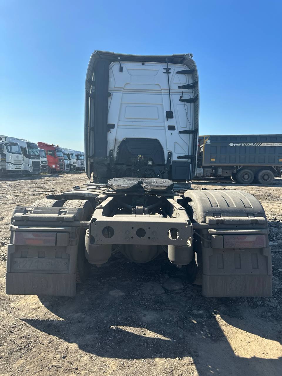 Shacman (Shaanxi) SX* 4x2 Седельный тягач 2023 г. - фото 6