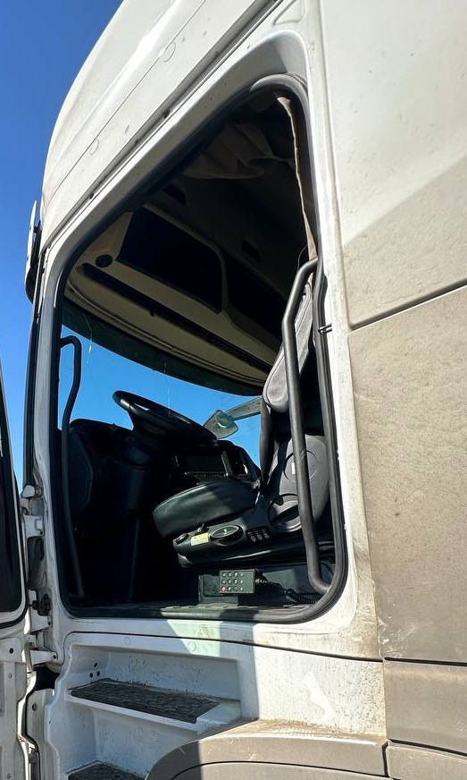 Shacman (Shaanxi) SX* 4x2 Седельный тягач 2023 г. - фото 8