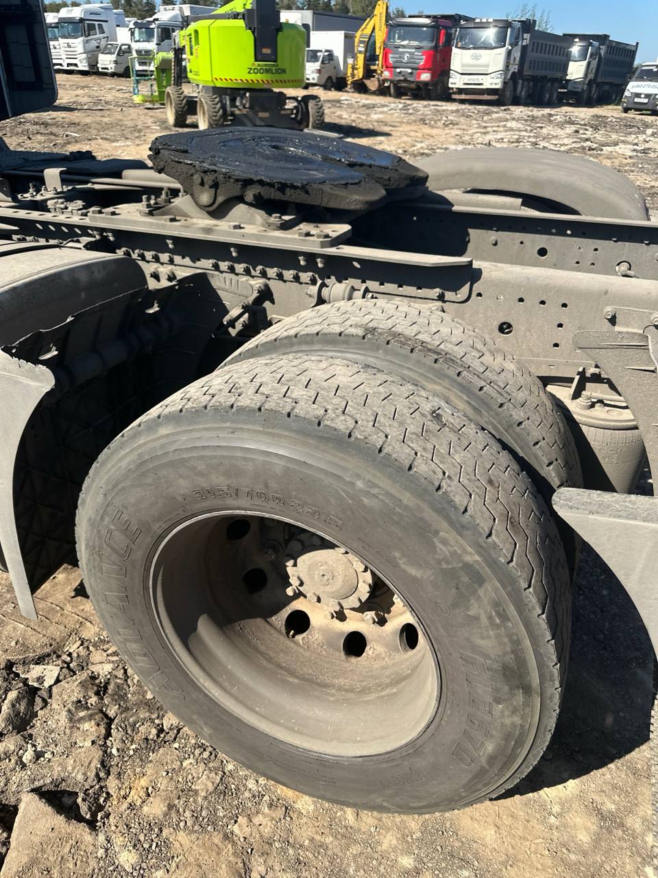 Shacman (Shaanxi) SX* 4x2 Седельный тягач 2023 г. - фото 12