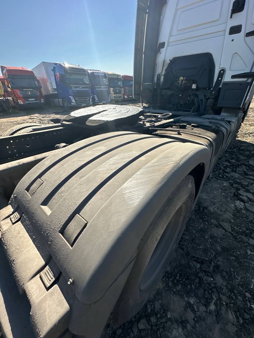 Shacman (Shaanxi) SX* 4x2 Седельный тягач 2023 г. - фото 18