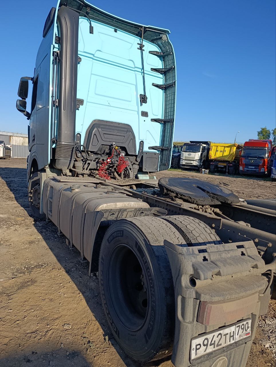 Shacman (Shaanxi) SX* 4x2 Седельный тягач 2023 г. - фото 8