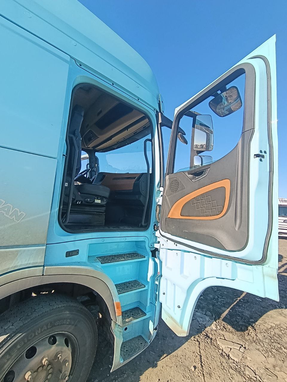 Shacman (Shaanxi) SX* 4x2 Седельный тягач 2023 г. - фото 11