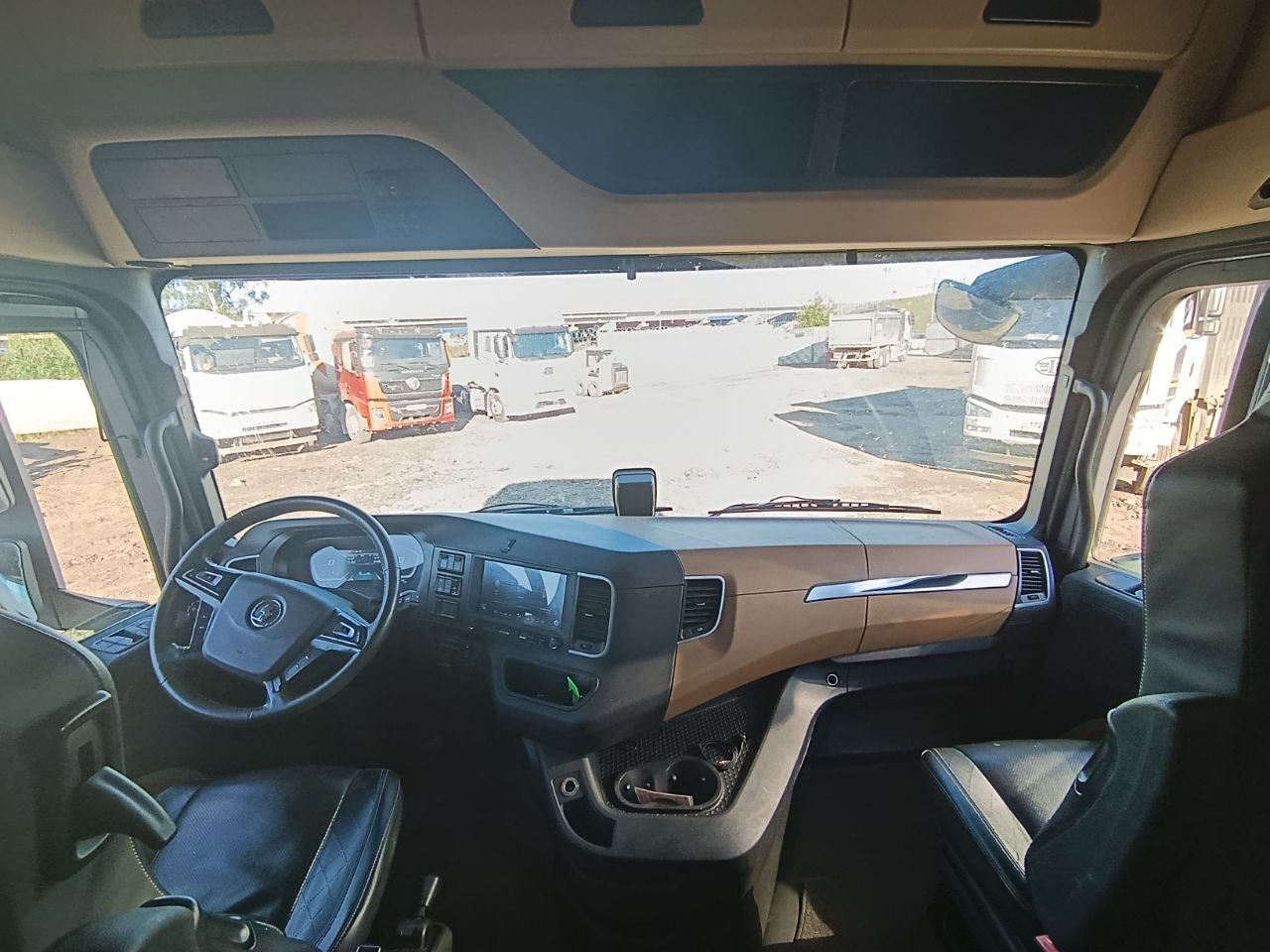 Shacman (Shaanxi) SX* 4x2 Седельный тягач 2023 г. - фото 13