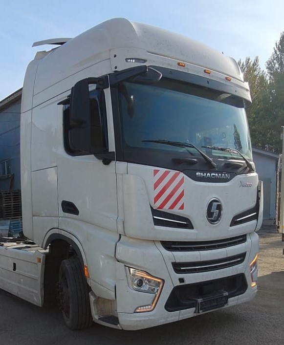 Shacman (Shaanxi) SX* 4x2 Седельный тягач 2024 г. - фото 2