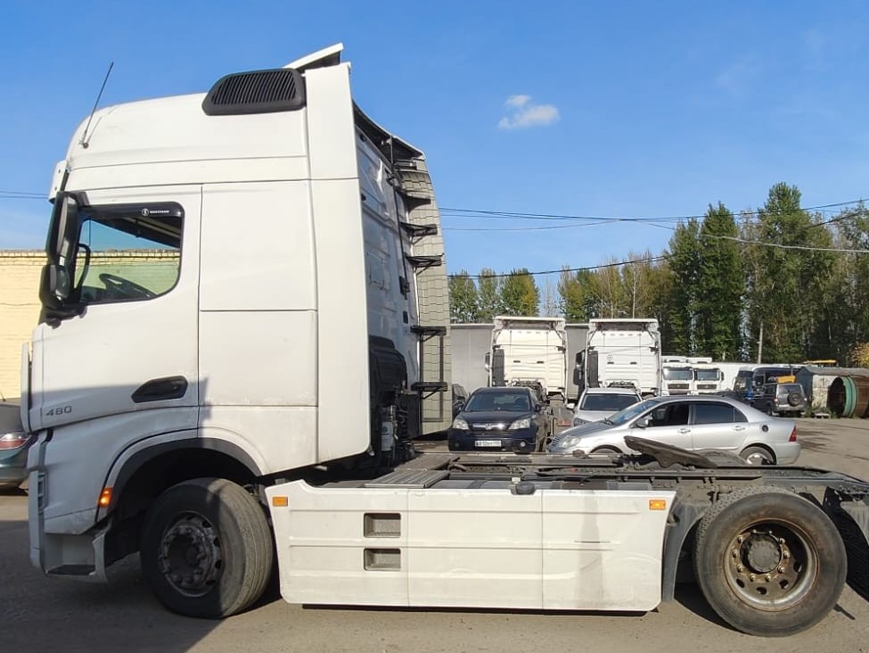 Shacman (Shaanxi) SX* 4x2 Седельный тягач 2024 г. - фото 5