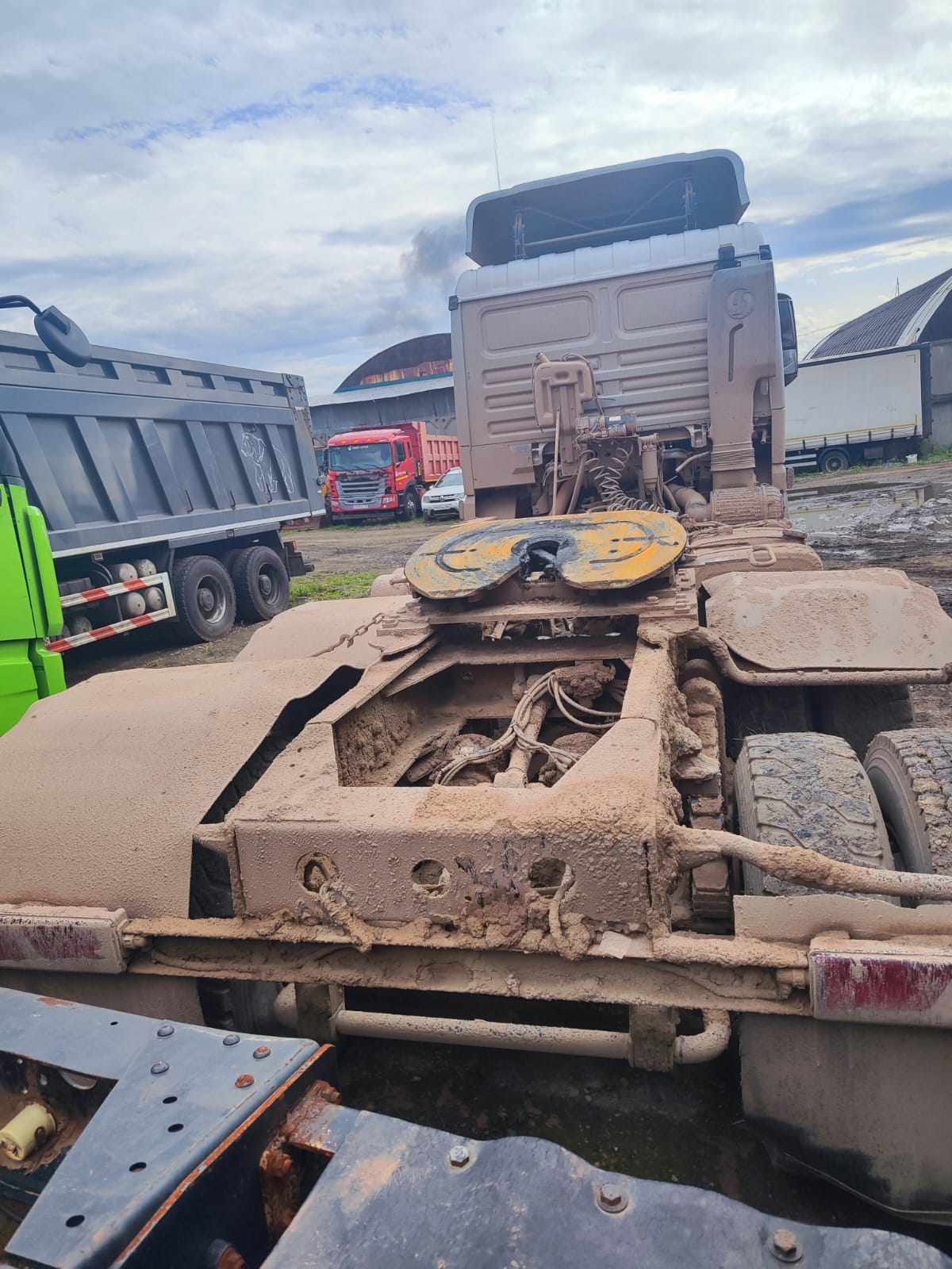 Shacman (Shaanxi) SX* 6x6 Седельный тягач 2024 г. - фото 8