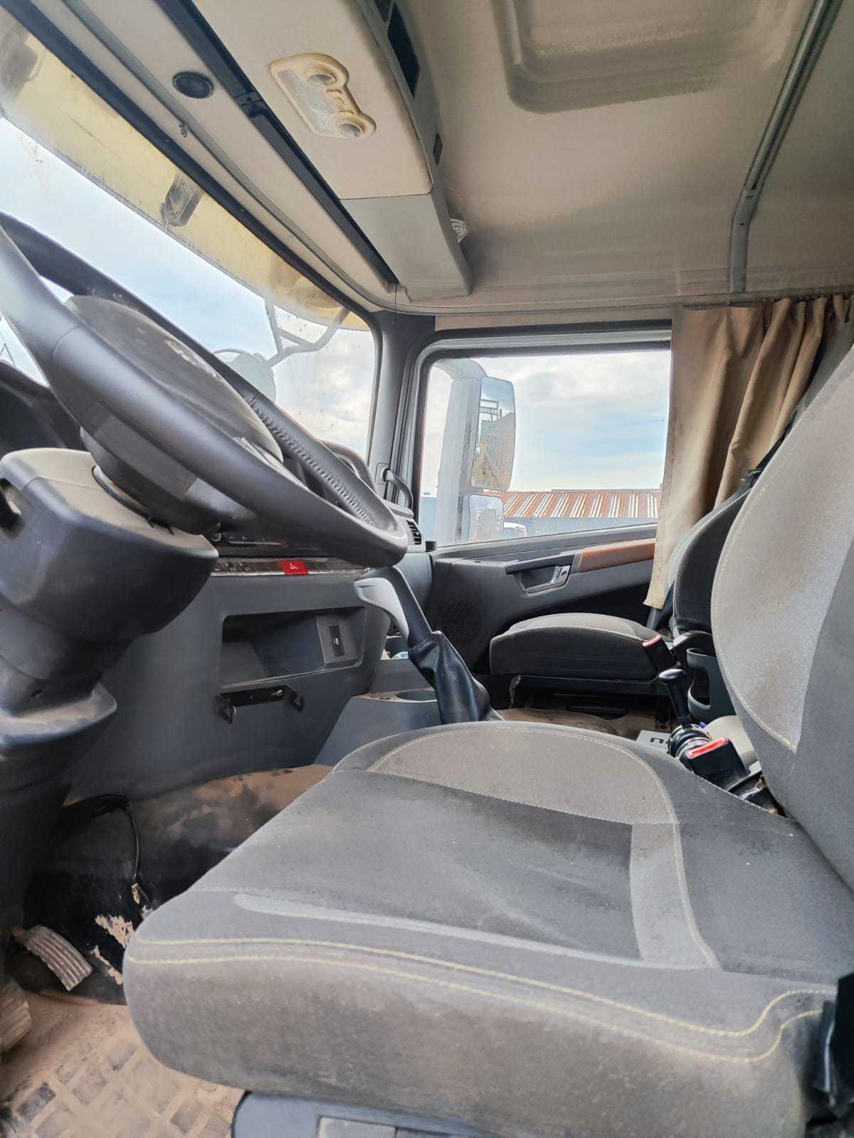 Shacman (Shaanxi) SX* 6x6 Седельный тягач 2024 г. - фото 9