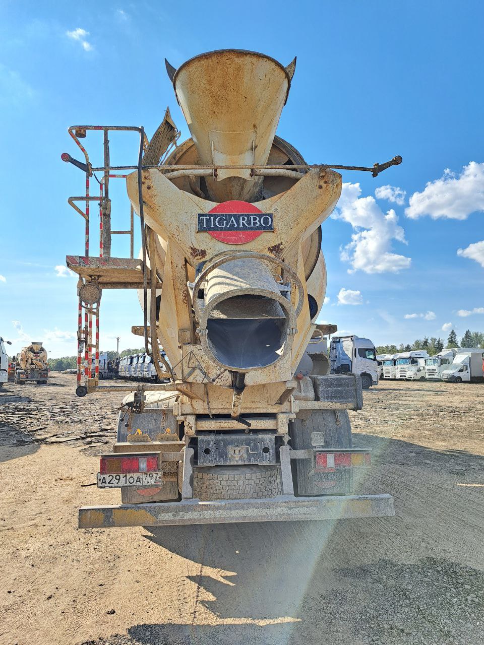 TIGARBO 6936* на шасси FAW CA 3250 6x4 Автобетоносмеситель 2023 г. - фото 4