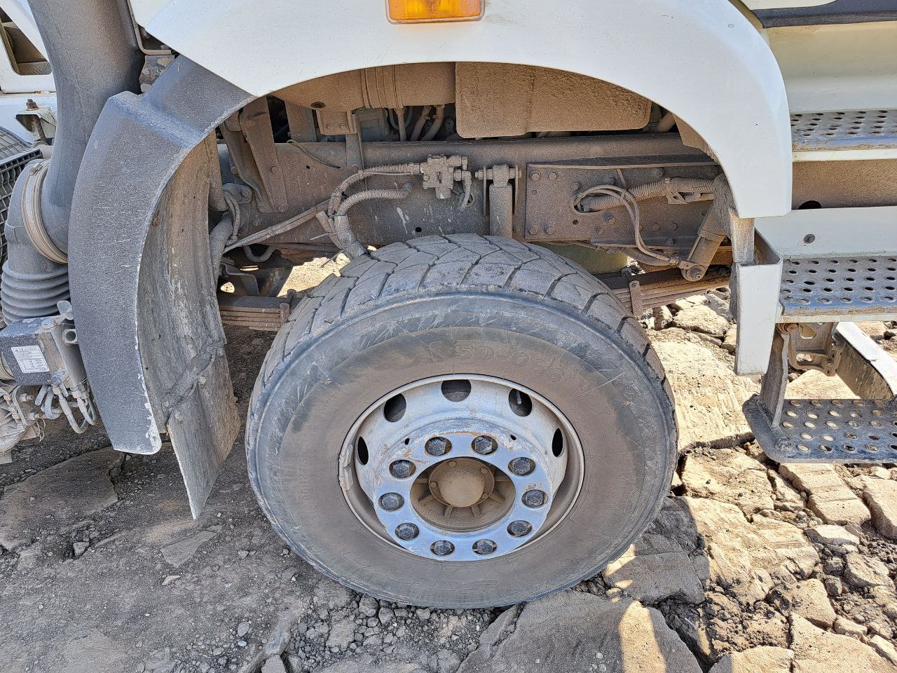 TIGARBO 6936* на шасси FAW CA 3250 6x4 Автобетоносмеситель 2023 г. - фото 7