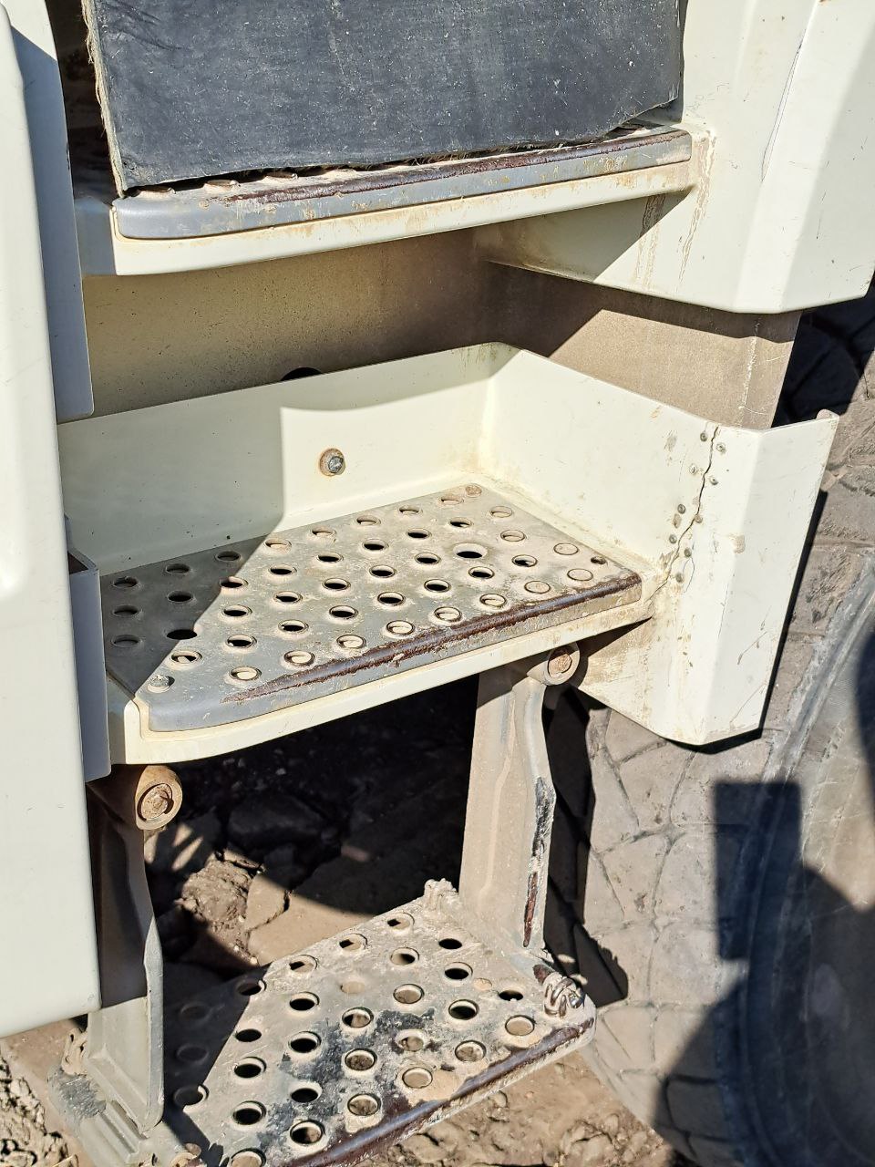 TIGARBO 6936* на шасси FAW CA 3250 6x4 Автобетоносмеситель 2023 г. - фото 13