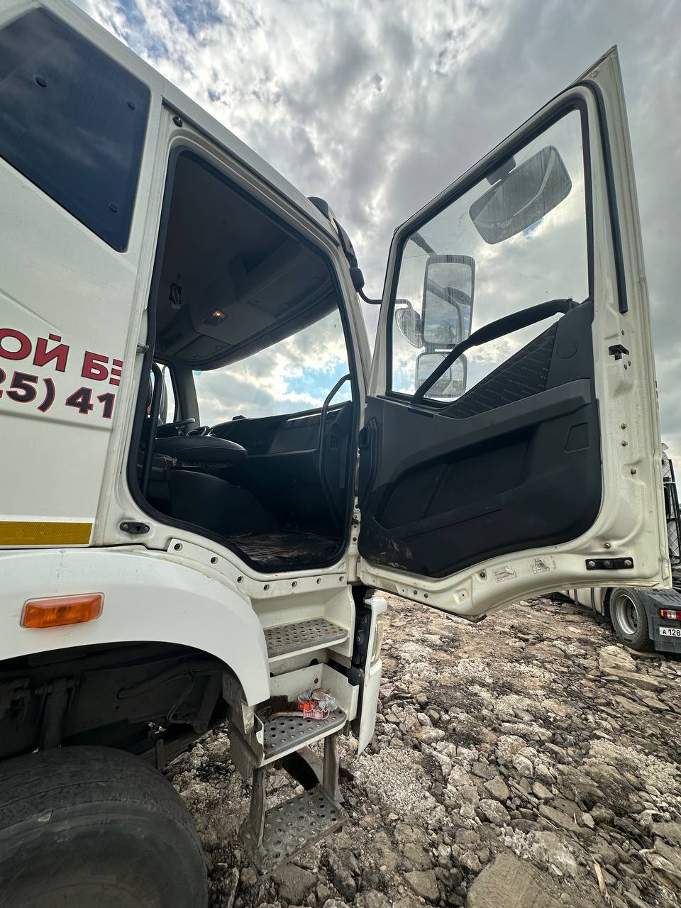 TIGARBO 6936* на шасси FAW CA 3250 6x4 Автобетоносмеситель 2023 г. - фото 10