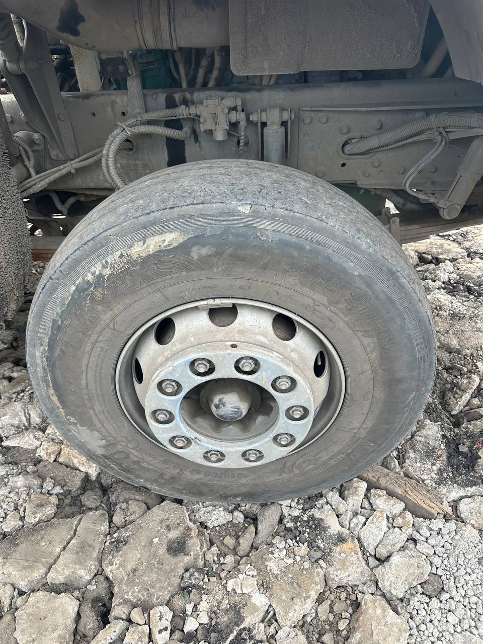 TIGARBO 6936* на шасси FAW CA 3250 6x4 Автобетоносмеситель 2023 г. - фото 16