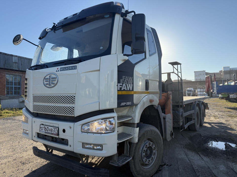 Айсин W0* на шасси FAW CA 3250 6x4 Бортовой с КМУ 2023 г. - фото 2