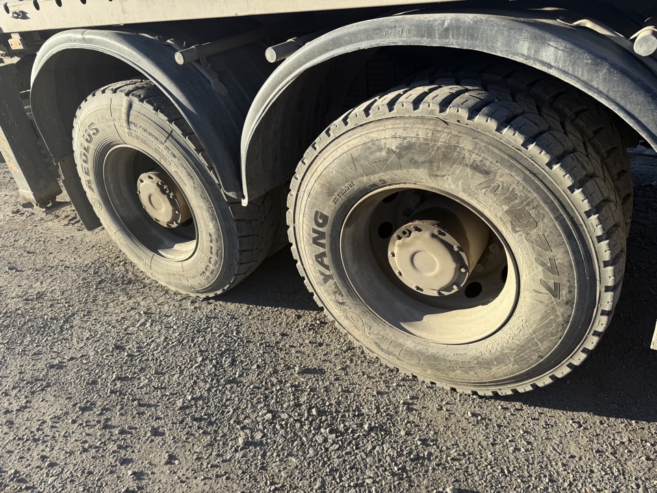 Айсин W0* на шасси FAW CA 3250 6x4 Бортовой с КМУ 2023 г. - фото 10