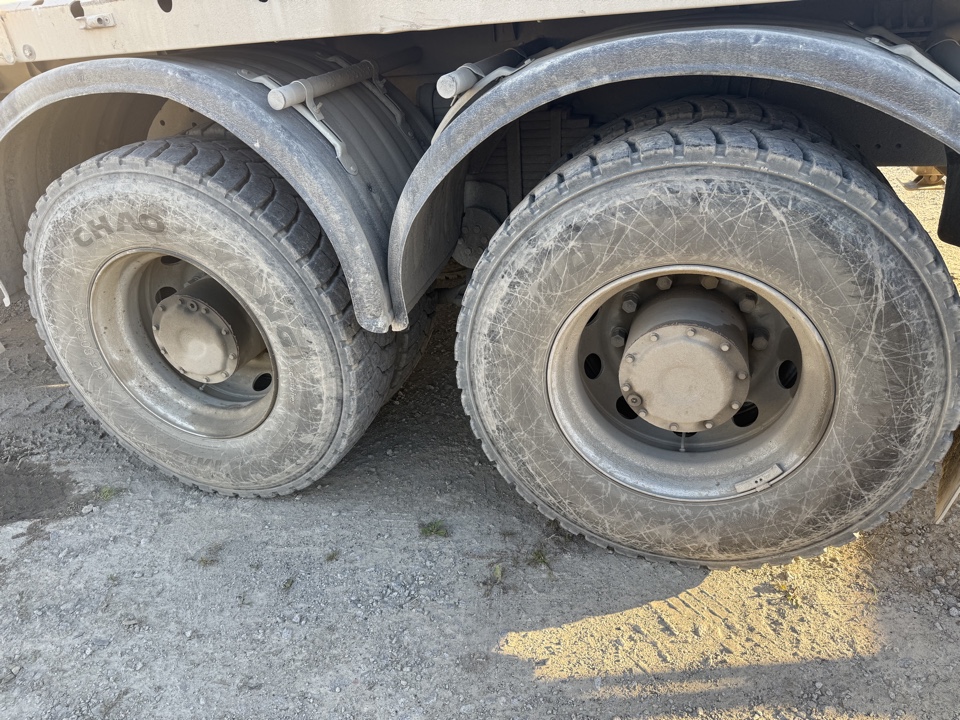 Айсин W0* на шасси FAW CA 3250 6x4 Бортовой с КМУ 2023 г. - фото 11