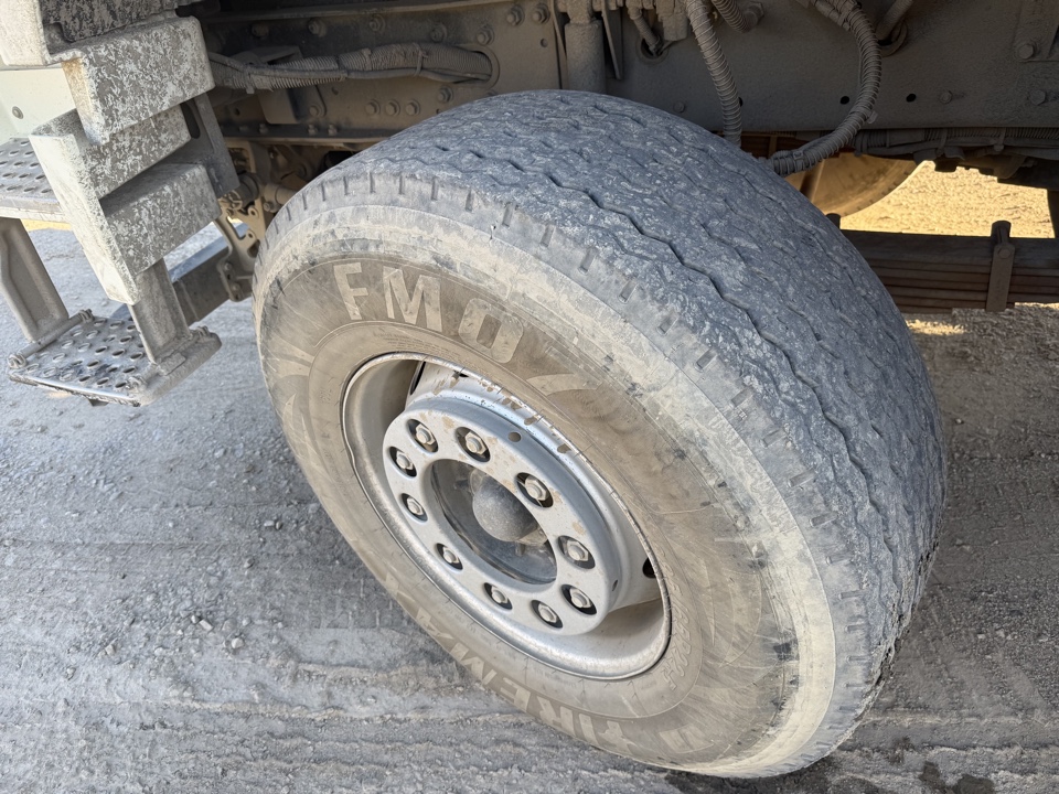 Айсин W0* на шасси FAW CA 3250 6x4 Бортовой с КМУ 2023 г. - фото 12