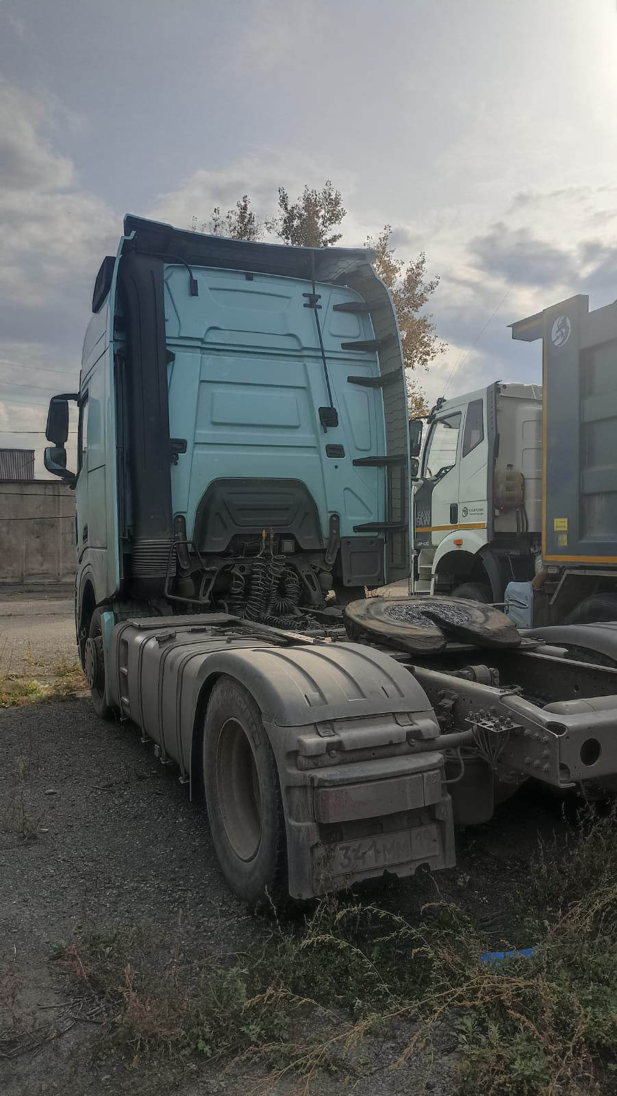 Shacman (Shaanxi) SX* 4x2 Седельный тягач 2023 г. - фото 3