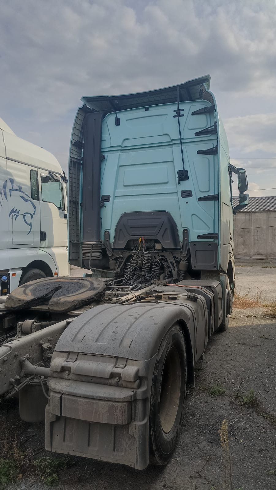 Shacman (Shaanxi) SX* 4x2 Седельный тягач 2023 г. - фото 4