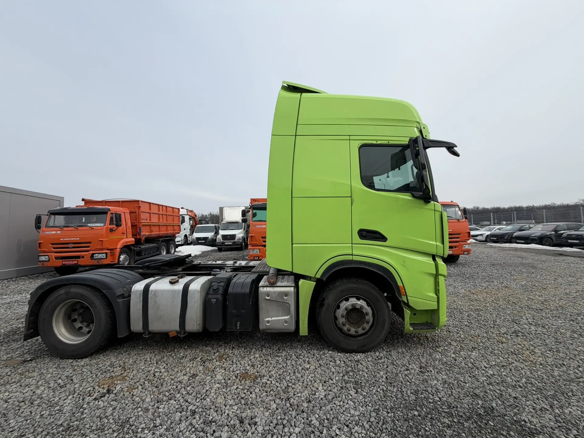 Shacman (Shaanxi) SX* 4x2 Седельный тягач 2023 г. - фото 4