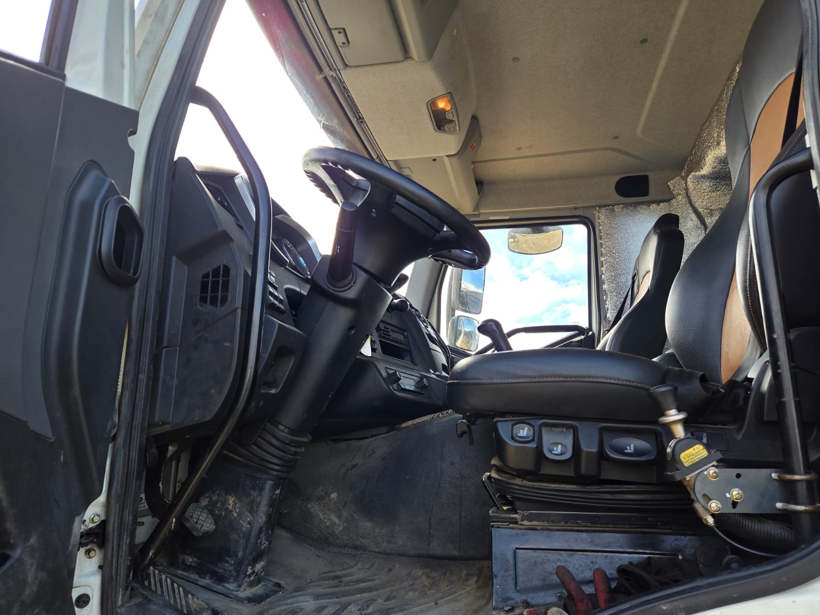 FAW J6 8x4 Самосвал 2023 г. - фото 11