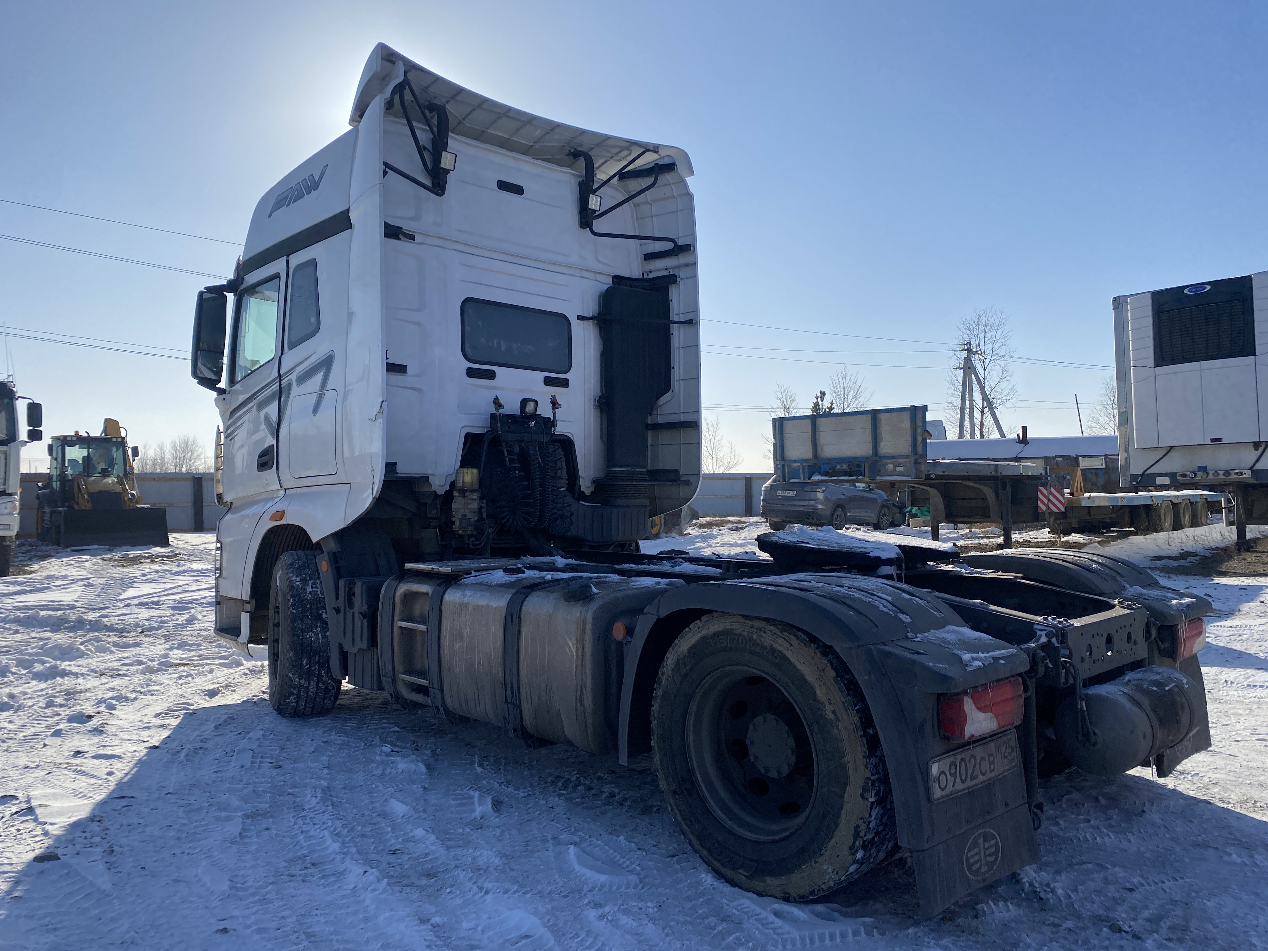 FAW J7 4x2 Седельный тягач 2023 г. - фото 7