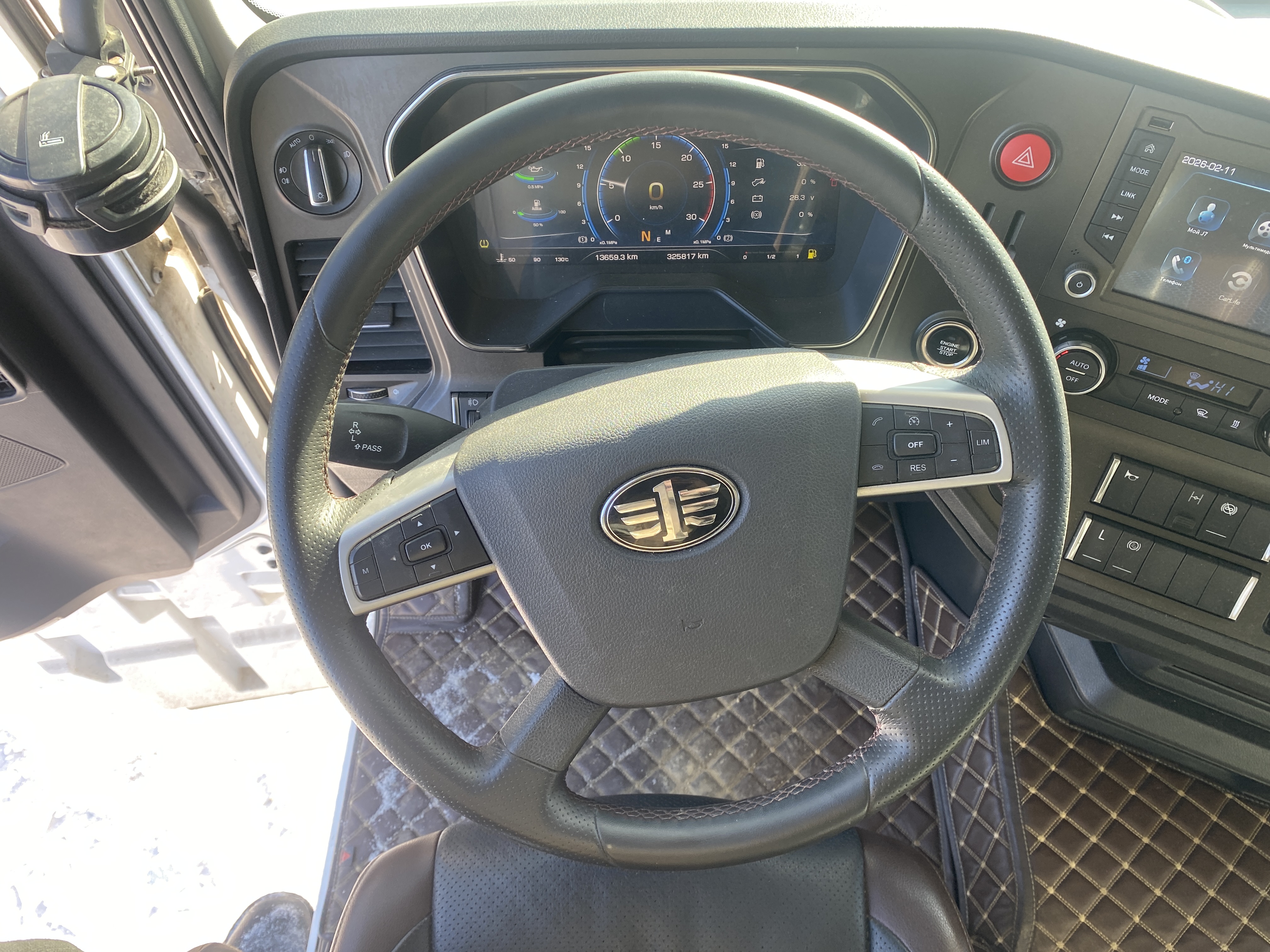 FAW J7 4x2 Седельный тягач 2023 г. - фото 11