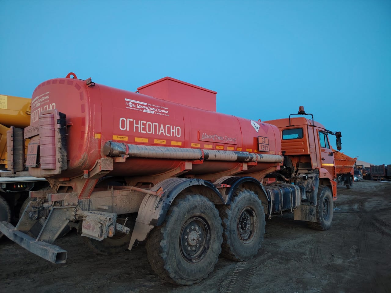 УралСпецТранс 5453* на шасси КамАЗ 43118 6x6 Автотопливозаправщик 2022 г. - фото 5