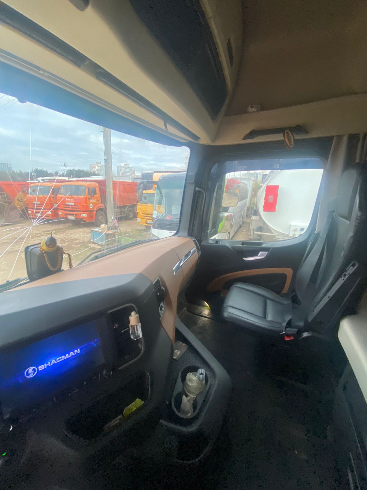 Shacman (Shaanxi) SX* 4x2 Седельный тягач 2022 г. - фото 9