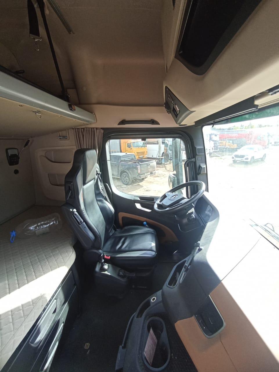 Shacman (Shaanxi) SX* 4x2 Седельный тягач 2023 г. - фото 11