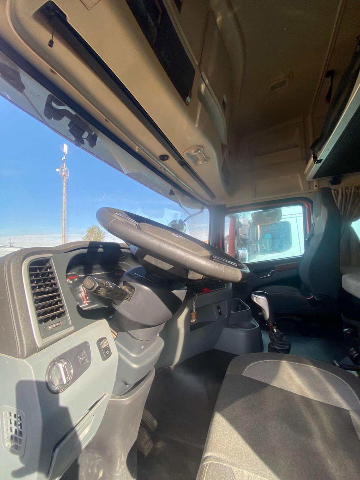 Shacman (Shaanxi) SX* 6x4 Седельный тягач 2024 г. - фото 7