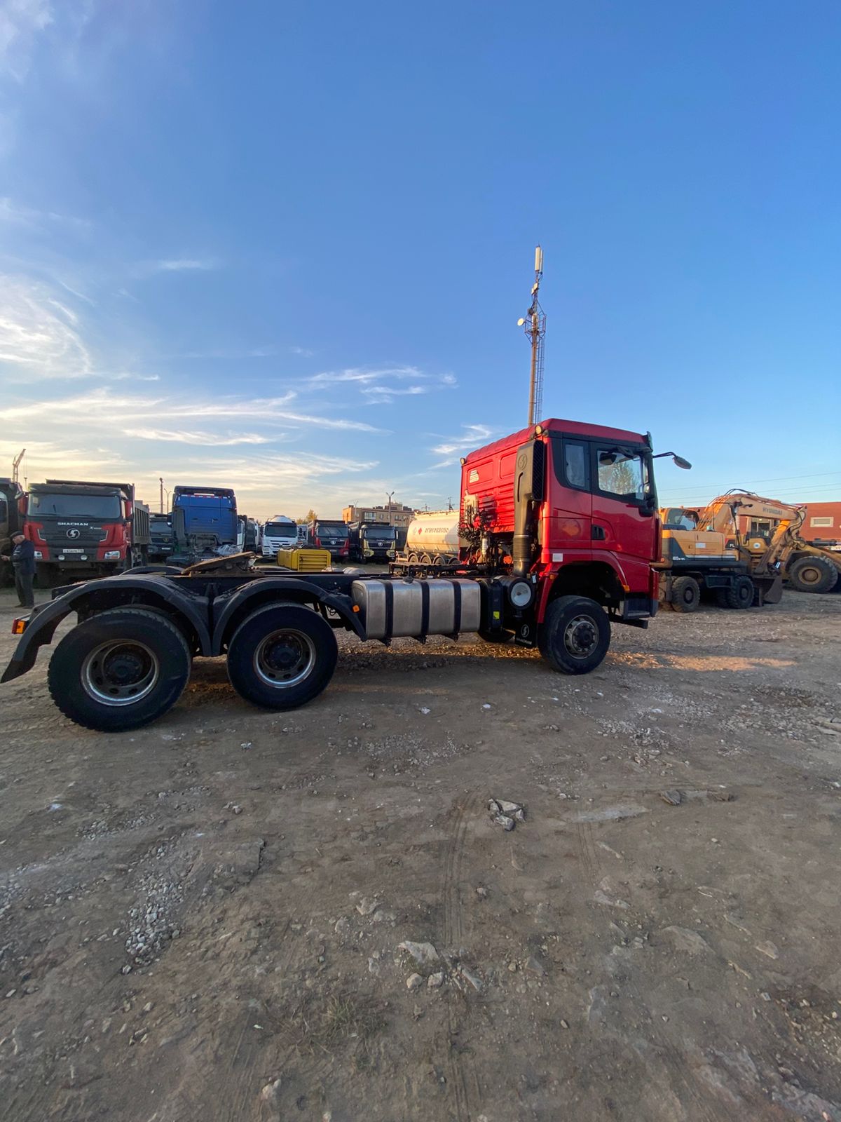 Shacman (Shaanxi) SX* 6x6 Седельный тягач 2022 г. - фото 7