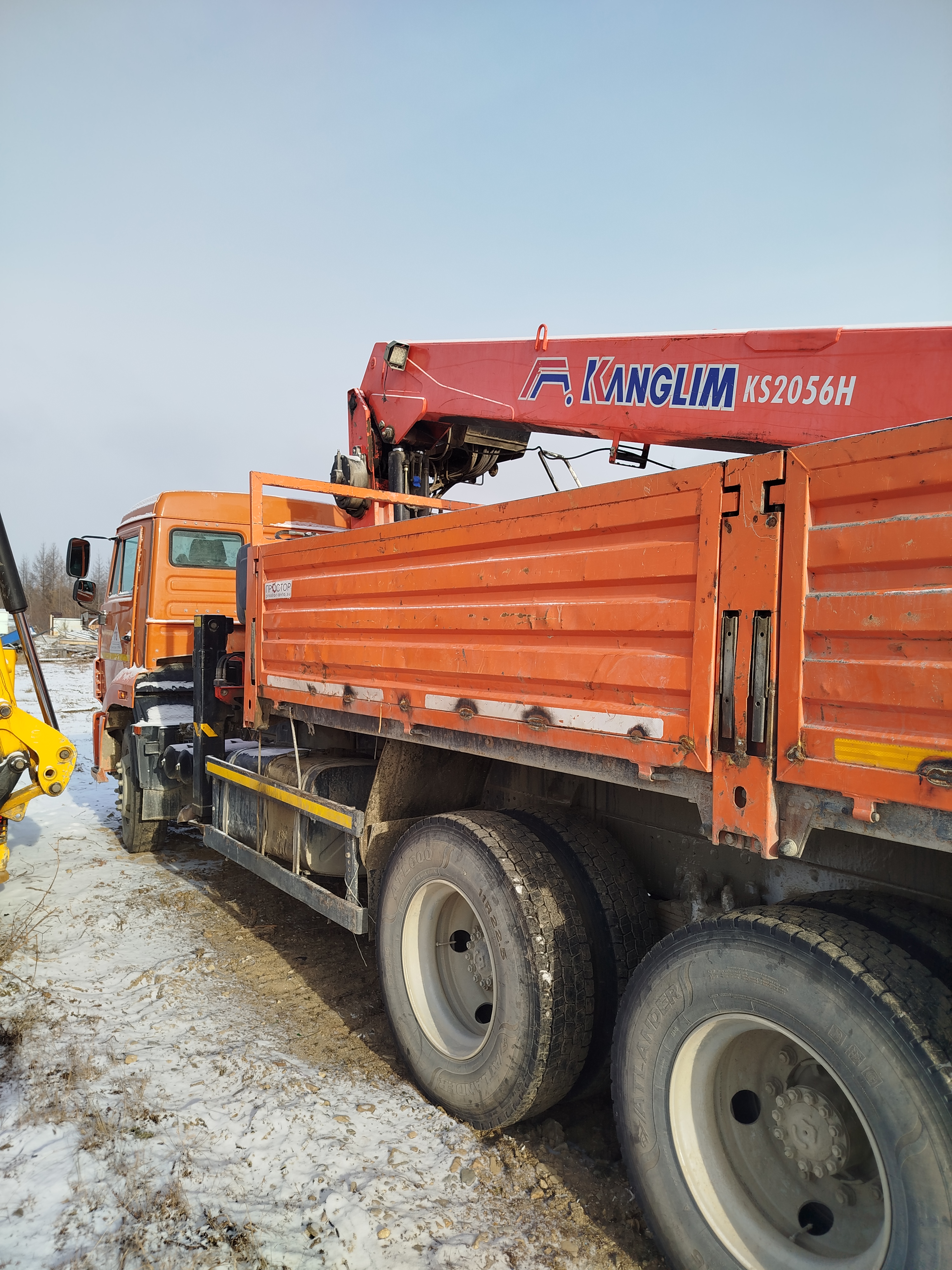 Коммерческие грузовики K3B* на шасси КамАЗ 65115 6x4 Бортовой с КМУ 2023 г. - фото 8