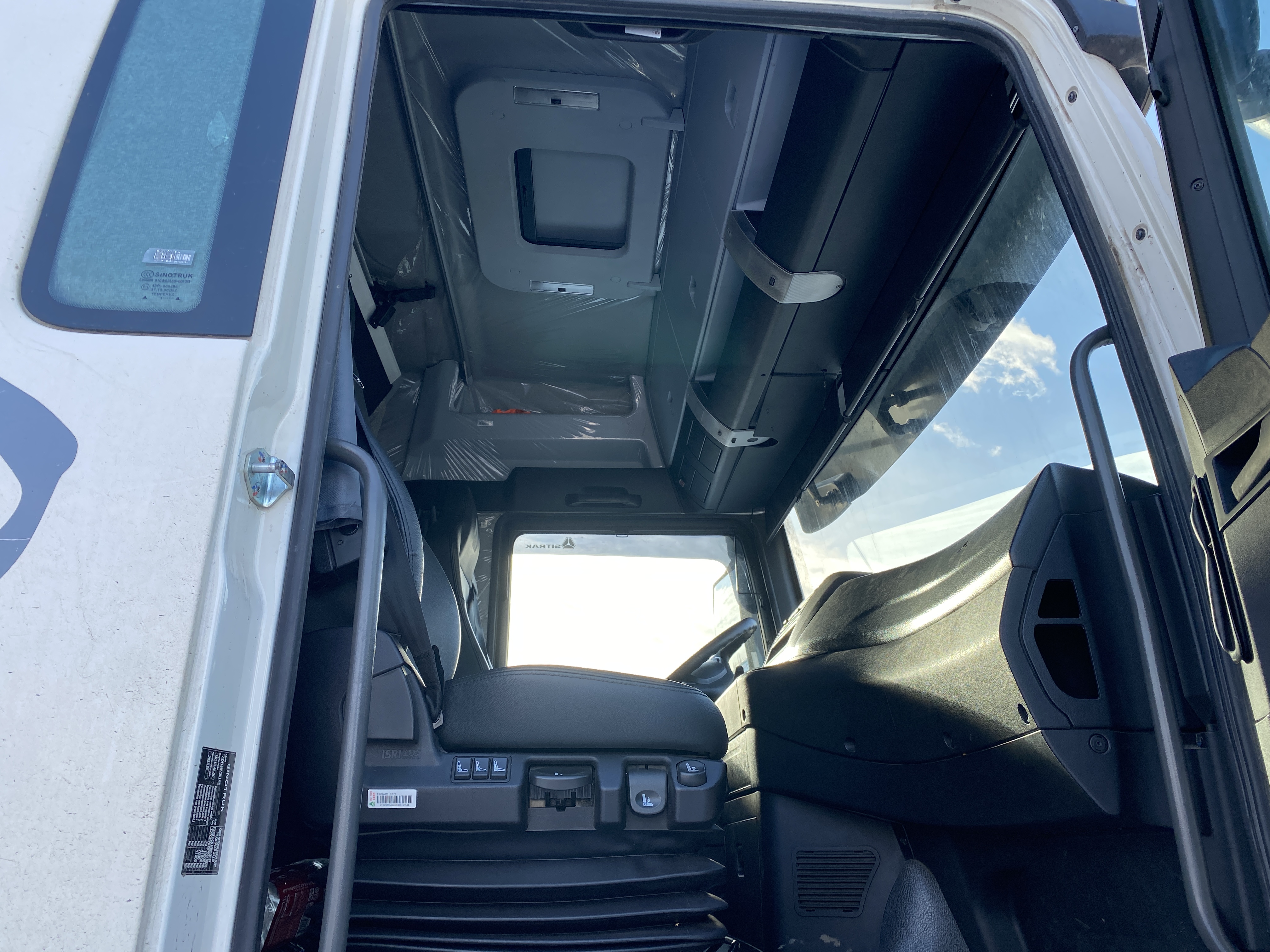 SITRAK C7H 4x2 Седельный тягач 2023 г. - фото 11