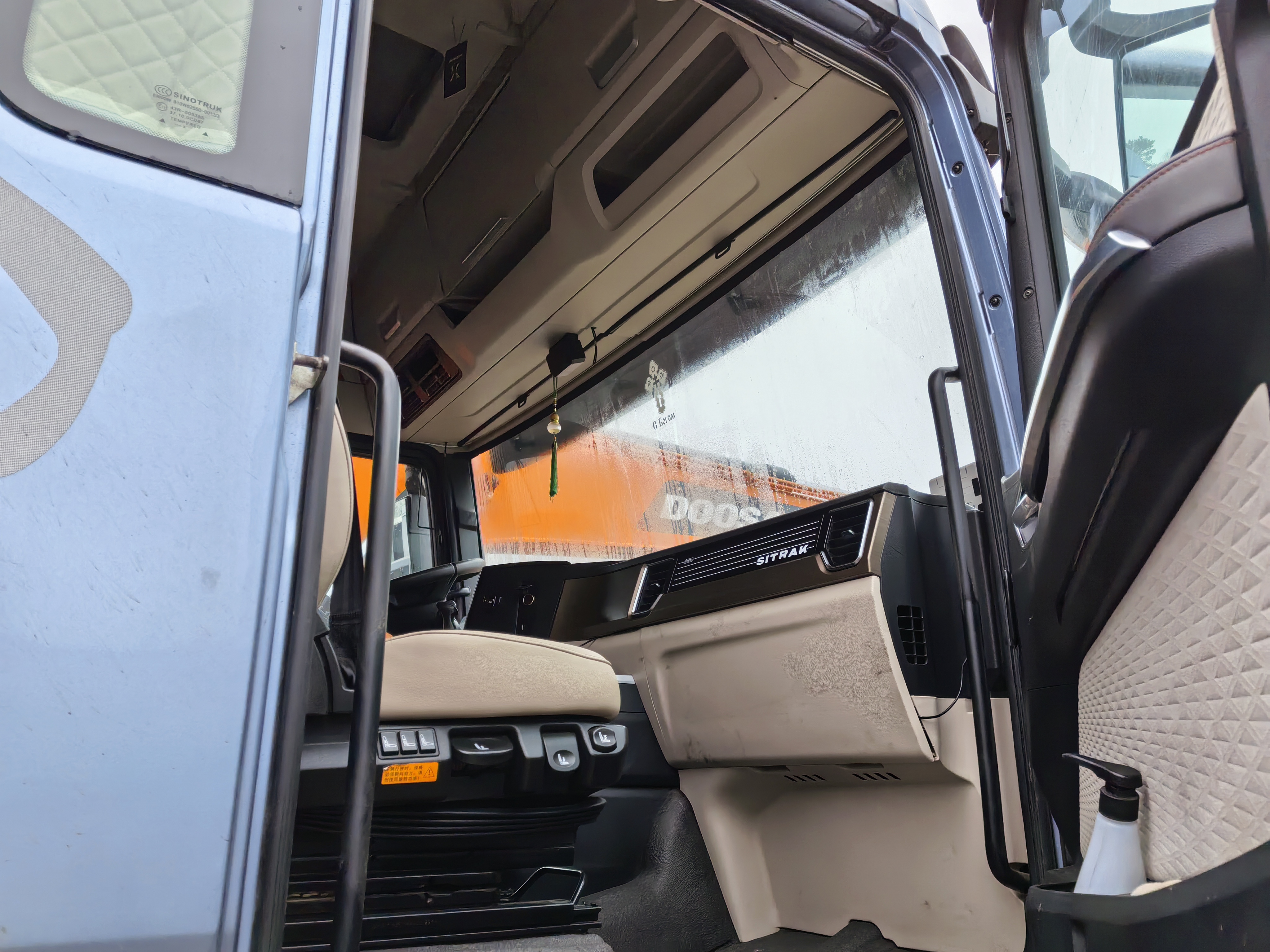 SITRAK C7H 6x4 Седельный тягач 2023 г. - фото 8