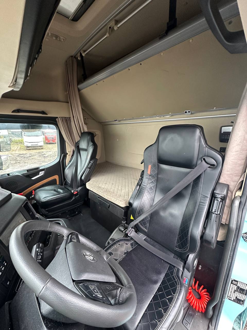 Shacman (Shaanxi) SX* 4x2 Седельный тягач 2023 г. - фото 10