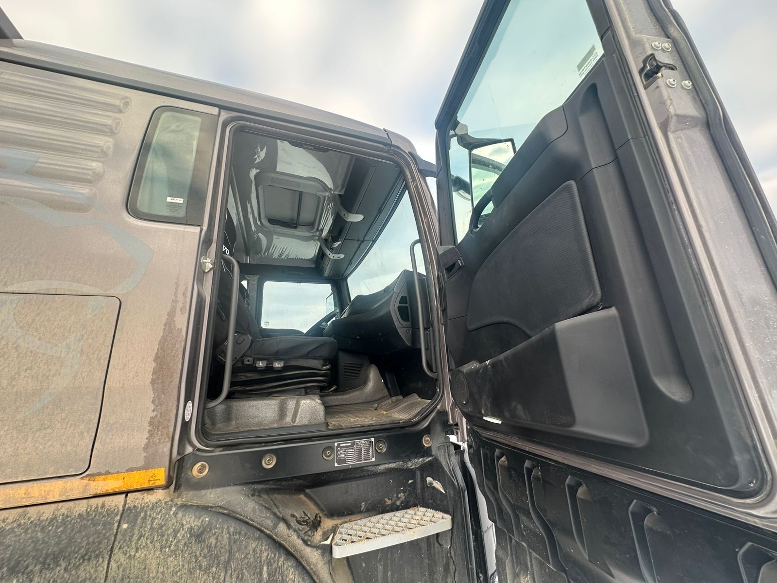 SITRAK C7H 8x4 Самосвал 2024 г. - фото 9