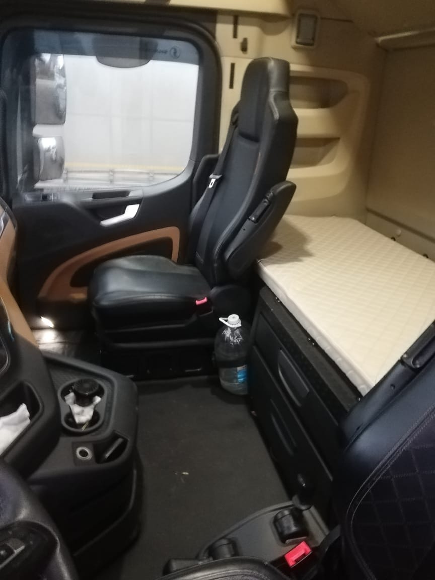 Shacman (Shaanxi) SX* 4x2 Седельный тягач 2023 г. - фото 5