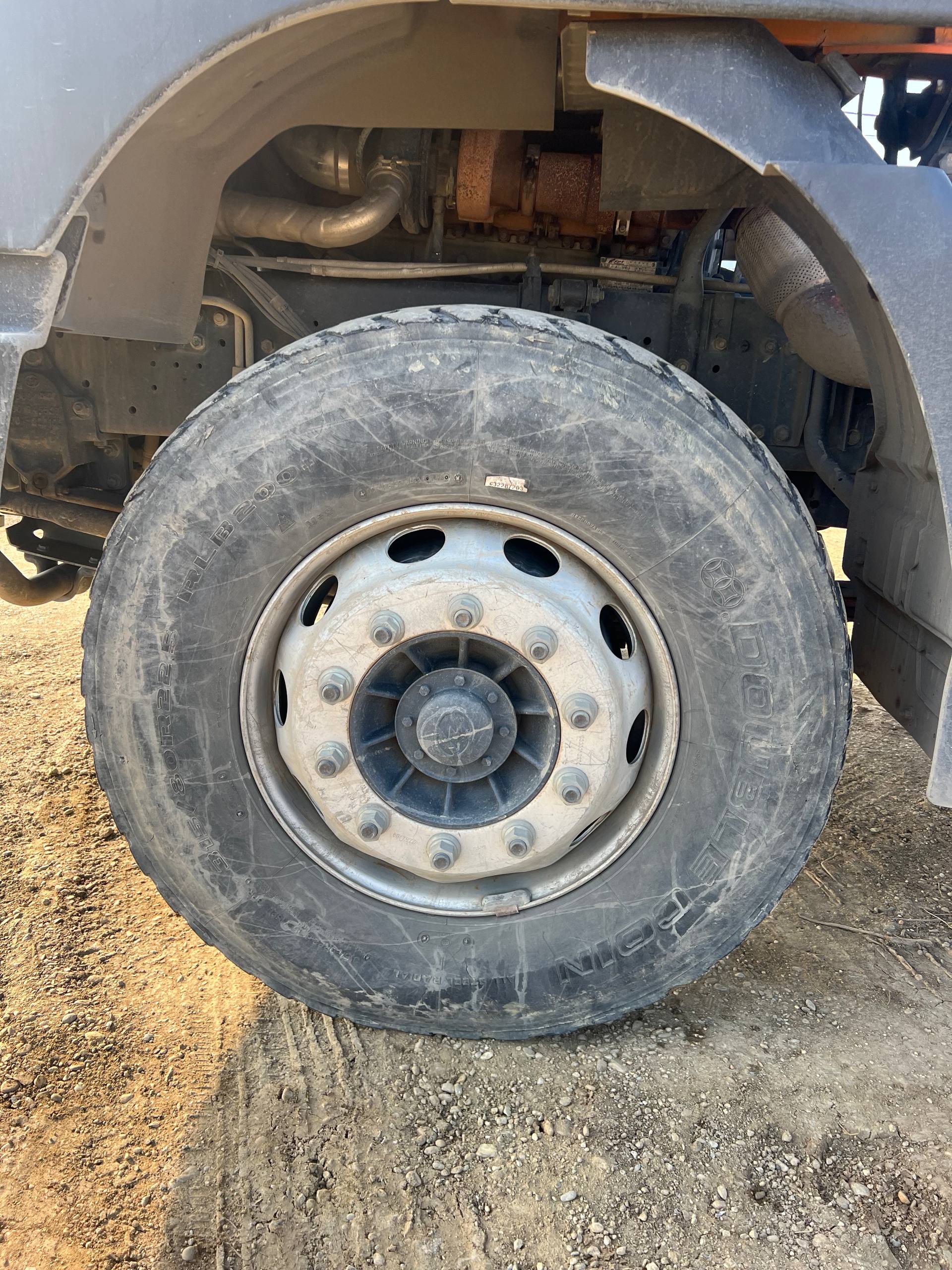 КАРВИНГ 3370* на шасси HONGYAN CQ3346 6x4 Бортовой с КМУ 2023 г. - фото 9