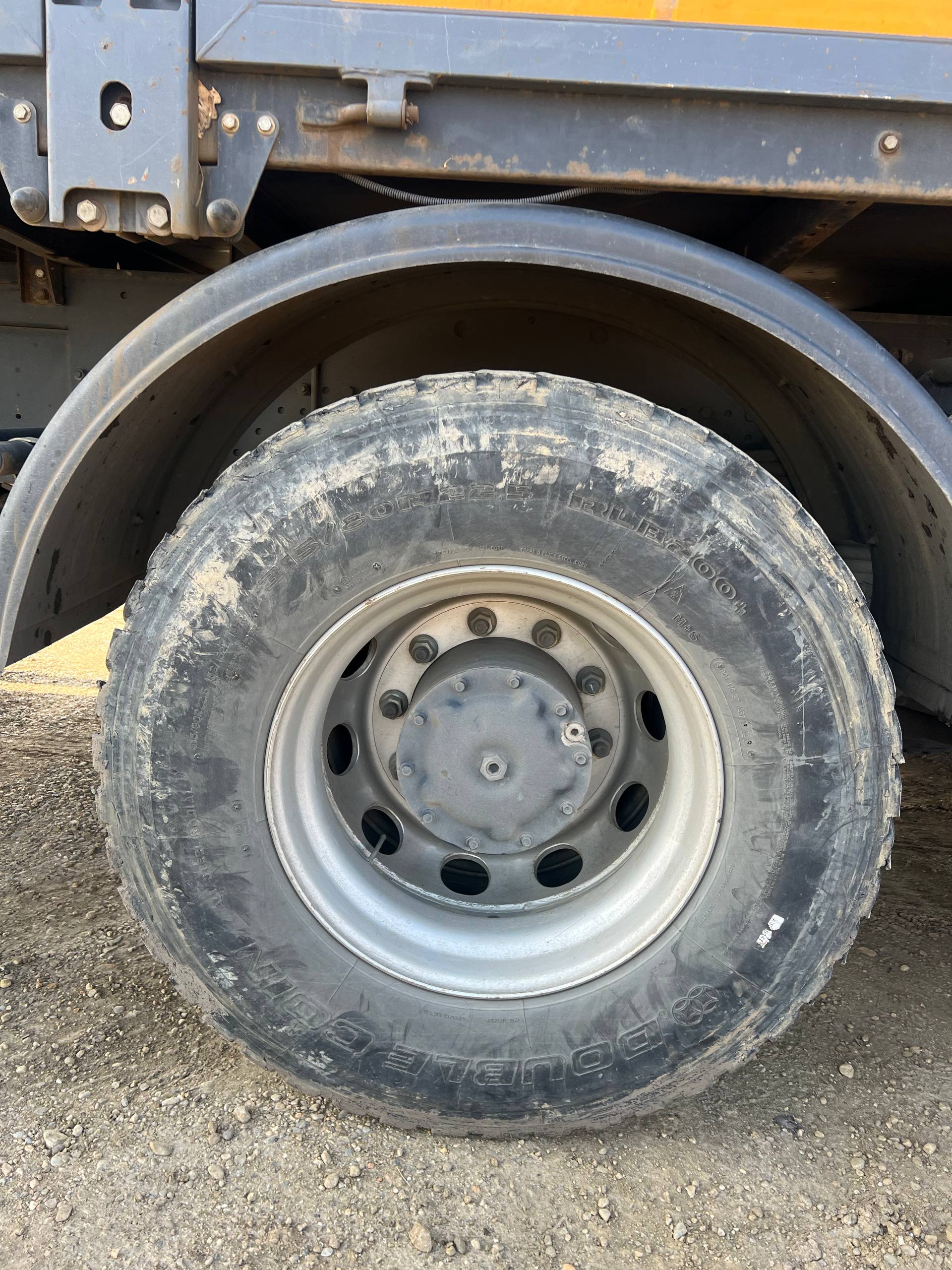 КАРВИНГ 3370* на шасси HONGYAN CQ3346 6x4 Бортовой с КМУ 2023 г. - фото 10