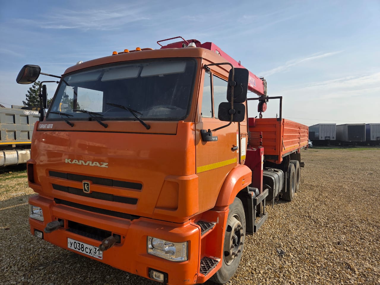 Кран центр "КАМАЗ" 6590* на шасси КамАЗ 65115 6x4 Бортовой с КМУ 2022 г. - фото 3