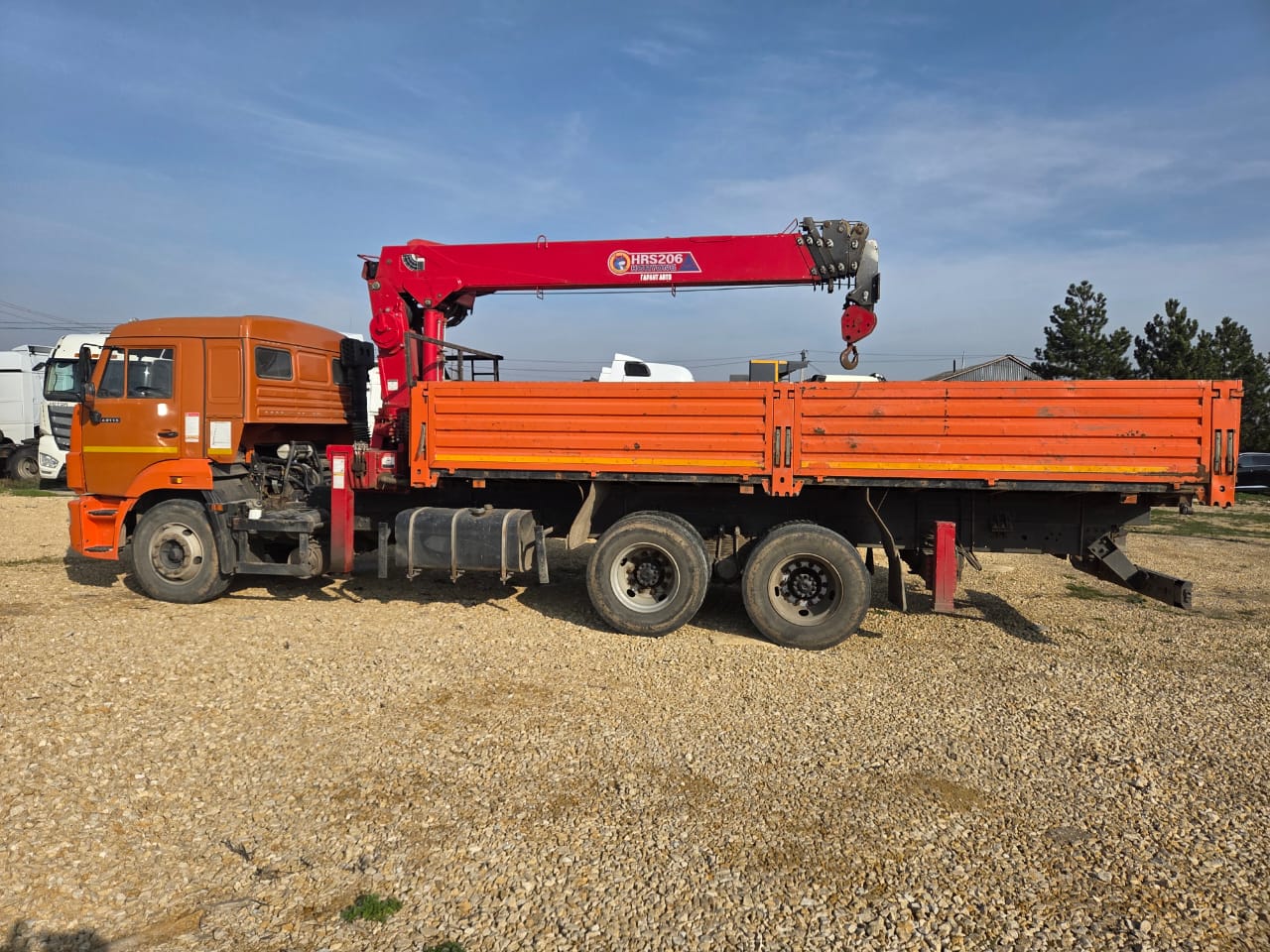 Кран центр "КАМАЗ" 6590* на шасси КамАЗ 65115 6x4 Бортовой с КМУ 2022 г. - фото 5