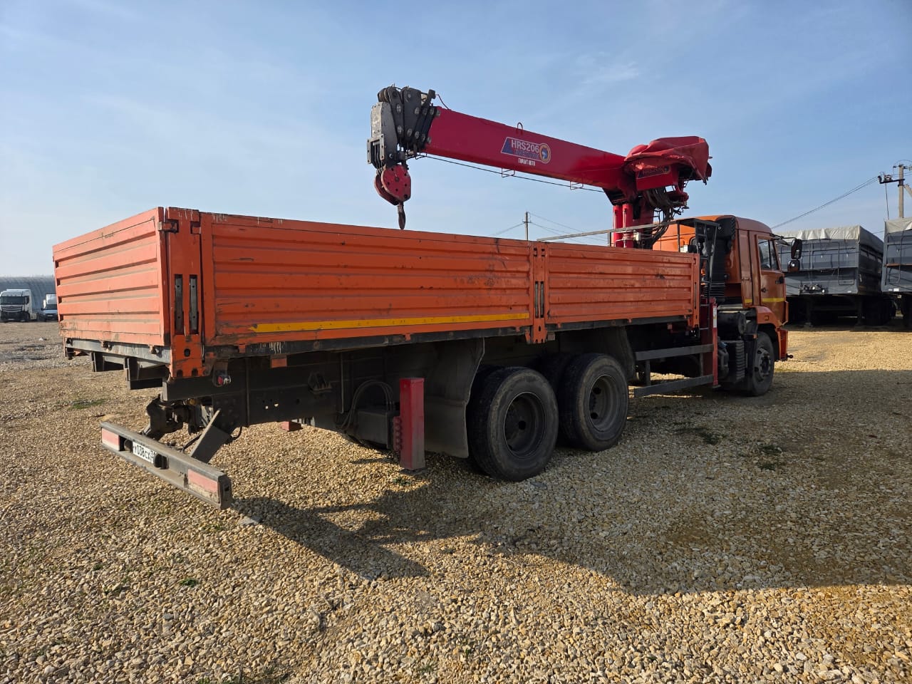 Кран центр "КАМАЗ" 6590* на шасси КамАЗ 65115 6x4 Бортовой с КМУ 2022 г. - фото 6