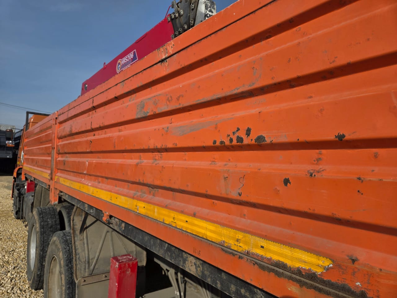 Кран центр "КАМАЗ" 6590* на шасси КамАЗ 65115 6x4 Бортовой с КМУ 2022 г. - фото 9